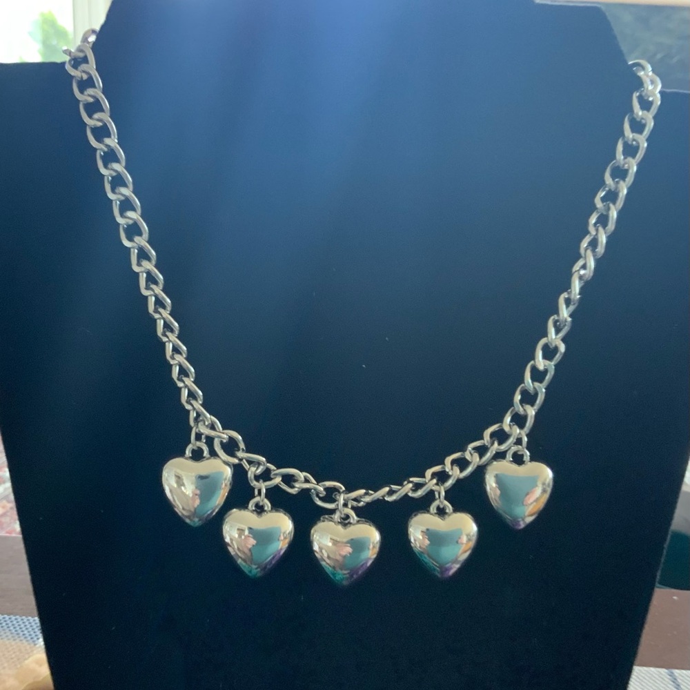♥️BRAND NEW white gold plated. Lovely chain link, dangling hearts.